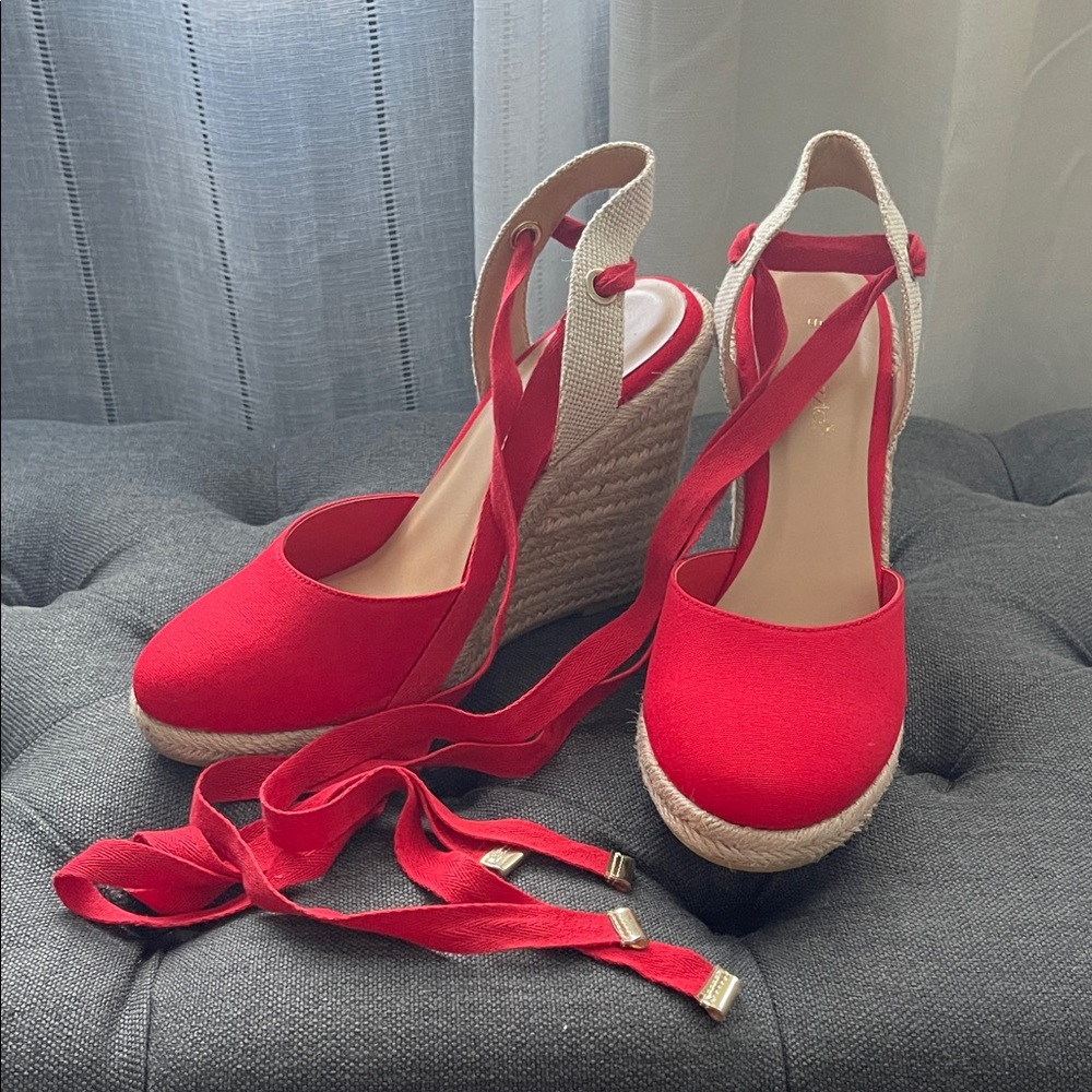 Shoe Dazzle Vibrant Red Espadrille Wedges